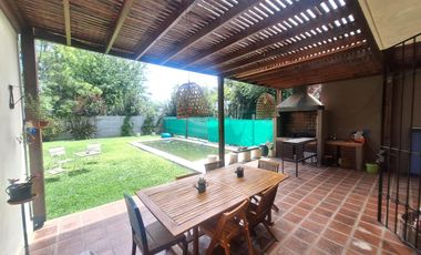 Casa en venta de tres dormitorios en Villa Elisa