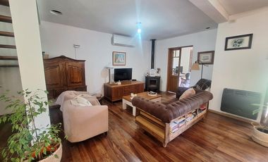 Casa en venta de tres dormitorios en Villa Elisa