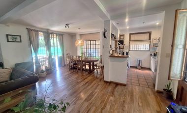 Casa en venta de tres dormitorios en Villa Elisa