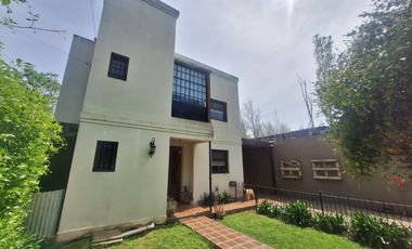 Casa en venta de tres dormitorios en Villa Elisa