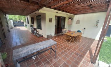 Casa en venta de tres dormitorios en Villa Elisa