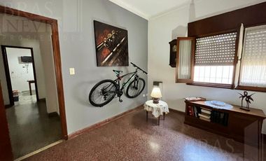 Chalet impecable de una planta / suite / gran jardín / lote 410 m2