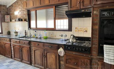 Chalet impecable de una planta / suite / gran jardín / lote 410 m2