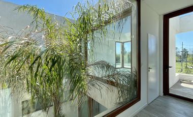 CASA AL LAGO EN LAGUNA GRANDE VILLANUEVA - 6 AMBIENTES