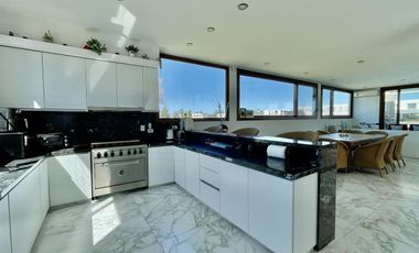 CASA AL LAGO EN LAGUNA GRANDE VILLANUEVA - 6 AMBIENTES