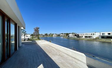 CASA AL LAGO EN LAGUNA GRANDE VILLANUEVA - 6 AMBIENTES