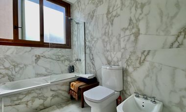 CASA AL LAGO EN LAGUNA GRANDE VILLANUEVA - 6 AMBIENTES