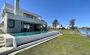 CASA AL LAGO EN LAGUNA GRANDE VILLANUEVA - 6 AMBIENTES