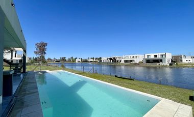 CASA AL LAGO EN LAGUNA GRANDE VILLANUEVA - 6 AMBIENTES