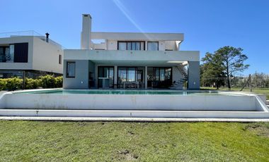 CASA AL LAGO EN LAGUNA GRANDE VILLANUEVA - 6 AMBIENTES