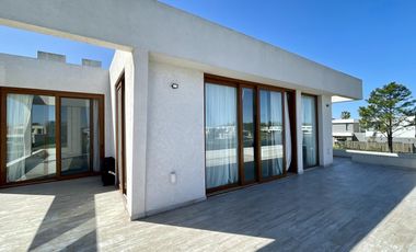 CASA AL LAGO EN LAGUNA GRANDE VILLANUEVA - 6 AMBIENTES