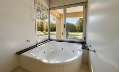 Casa en Los Alamos Club de Campo Ibarlucea Barrio Cerrado 3 Dormitorios