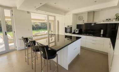 Casa en Los Alamos Club de Campo Ibarlucea Barrio Cerrado 3 Dormitorios