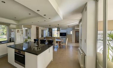 Casa en Los Alamos Club de Campo Ibarlucea Barrio Cerrado 3 Dormitorios