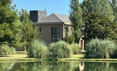 Casa en Los Alamos Club de Campo Ibarlucea Barrio Cerrado 3 Dormitorios