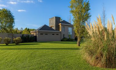 Casa en Los Alamos Club de Campo Ibarlucea Barrio Cerrado 3 Dormitorios