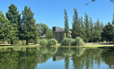 Casa en Los Alamos Club de Campo Ibarlucea Barrio Cerrado 3 Dormitorios