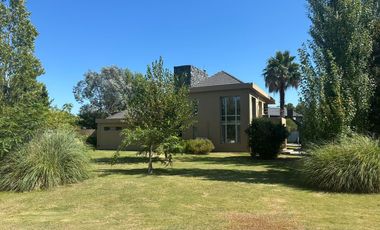 Casa en Los Alamos Club de Campo Ibarlucea Barrio Cerrado 3 Dormitorios