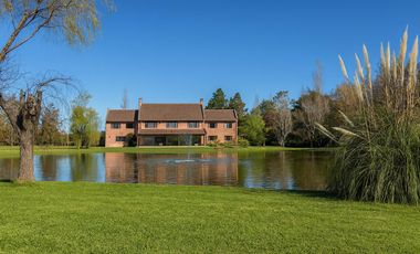 Casa en Los Alamos Club de Campo Ibarlucea Barrio Cerrado 3 Dormitorios