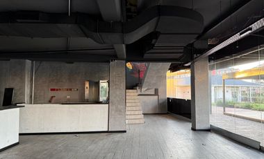 Local en venta al río. Bahía Grande. Nordelta-