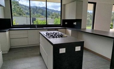 VENTA DE CASA EN EL RETIRO FIZEBAD, PARA ESTRENAR DE UN NIVEL.