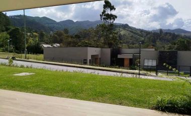 VENTA DE CASA EN EL RETIRO FIZEBAD, PARA ESTRENAR DE UN NIVEL.