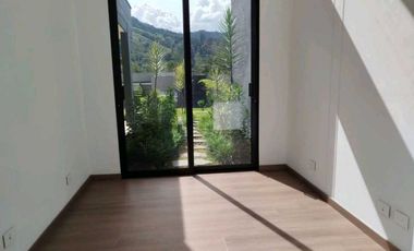 VENTA DE CASA EN EL RETIRO FIZEBAD, PARA ESTRENAR DE UN NIVEL.