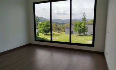 VENTA DE CASA EN EL RETIRO FIZEBAD, PARA ESTRENAR DE UN NIVEL.