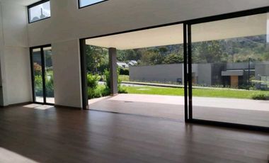 VENTA DE CASA EN EL RETIRO FIZEBAD, PARA ESTRENAR DE UN NIVEL.