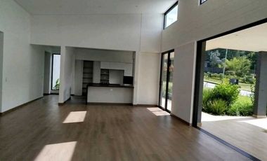 VENTA DE CASA EN EL RETIRO FIZEBAD, PARA ESTRENAR DE UN NIVEL.