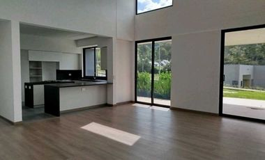 VENTA DE CASA EN EL RETIRO FIZEBAD, PARA ESTRENAR DE UN NIVEL.