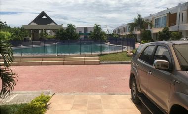 CASA EN EL CONDOMINIO LOS NGELES GIRARDOT