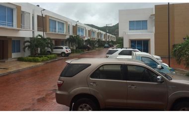 CASA EN EL CONDOMINIO LOS NGELES GIRARDOT