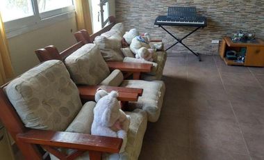 Chalet 4 ambientes con quincho