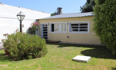 Chalet 4 ambientes con quincho