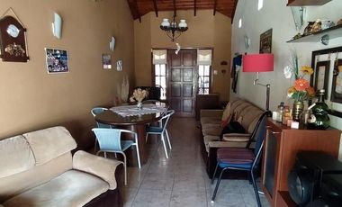 Chalet 4 ambientes con quincho