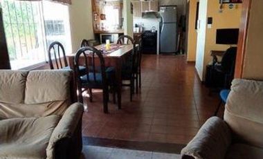 Chalet 4 ambientes con quincho