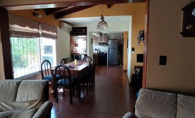 Chalet 4 ambientes con quincho