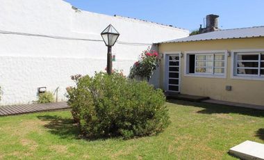 Chalet 4 ambientes con quincho