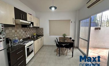 Casa tipo PH al frente, a pasos de la estación Don Bosco