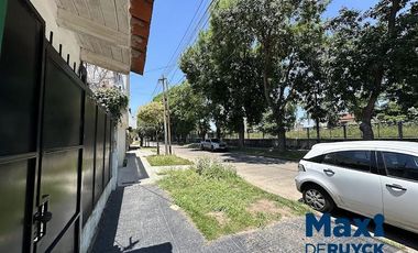 Casa tipo PH al frente, a pasos de la estación Don Bosco