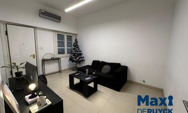 Casa tipo PH al frente, a pasos de la estación Don Bosco