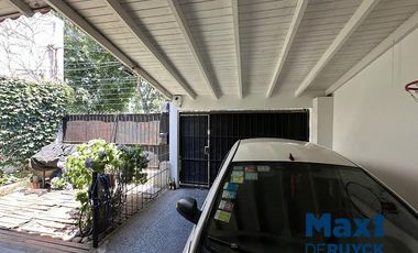 Casa tipo PH al frente, a pasos de la estación Don Bosco