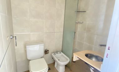 Departamento 2 dormitorios c/ balcón, cochera disponible  y terraza con asadores!