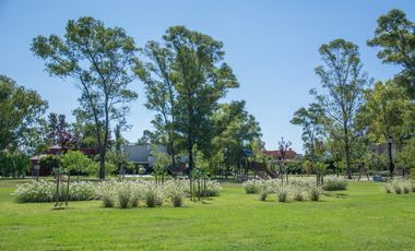Casa en alquiler en  El Encuentro de 3 dormitorios con laguna