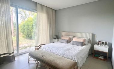 Casa en alquiler en  El Encuentro de 3 dormitorios con laguna