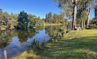 Casa en alquiler en  El Encuentro de 3 dormitorios con laguna