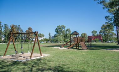 Casa en alquiler en  El Encuentro de 3 dormitorios con laguna