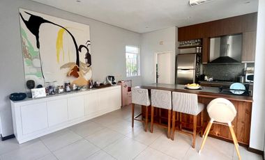 Casa en alquiler en  El Encuentro de 3 dormitorios con laguna