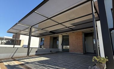 LA CALANDRIA - DUPLEX A ESTRENAR - FRENTE A PLAZA!